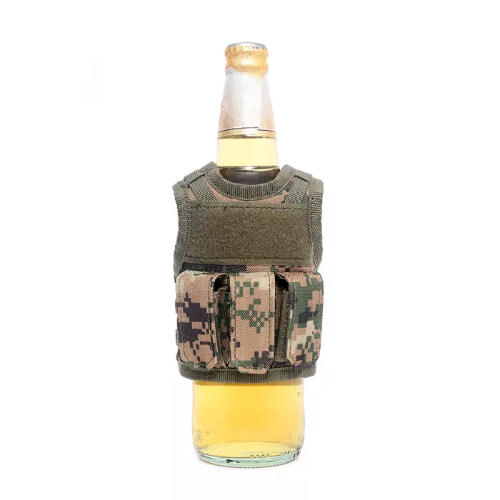 Mini Tactical Schutzweste mit Fronttaschen für Bierflasche / Weinflasche / Thermosflasche - Digital-Woodland